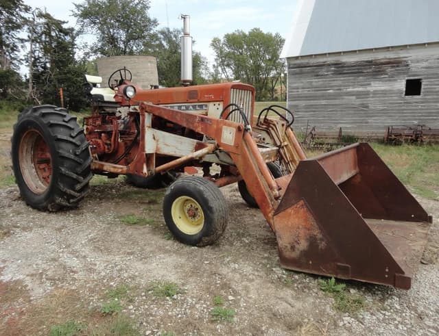 Image of International Harvester 706 equipment image 1