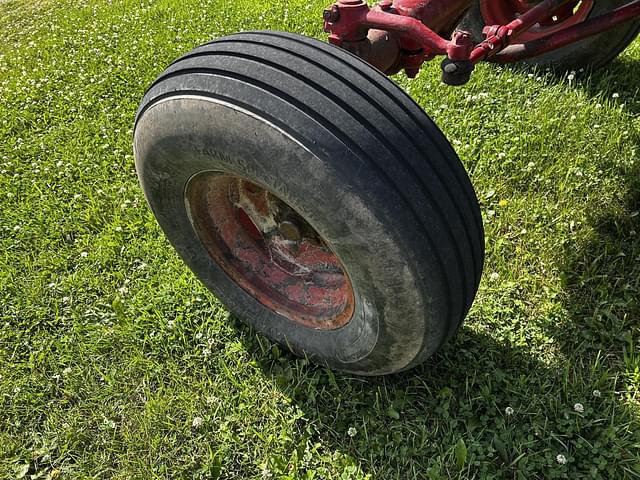 Image of International Harvester 706 equipment image 2