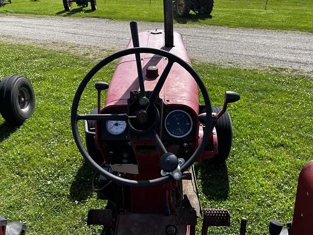 Image of International Harvester 706 equipment image 4