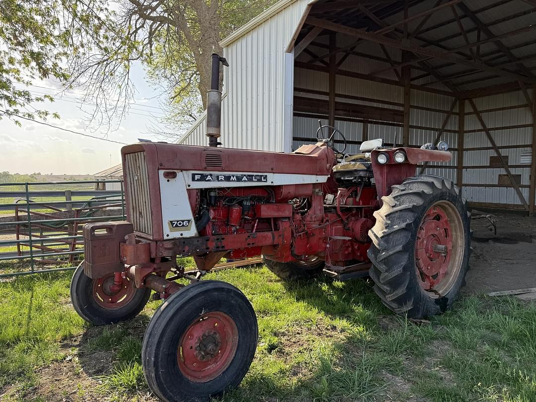 Image of Farmall 706 Primary image