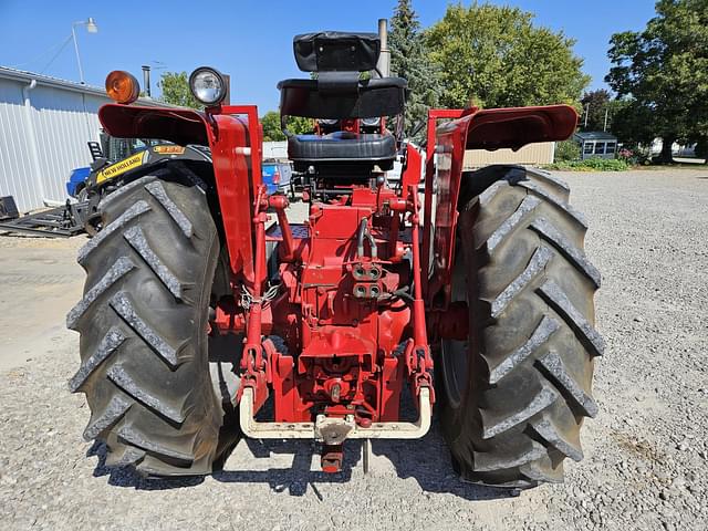 Image of International Harvester 806 equipment image 1