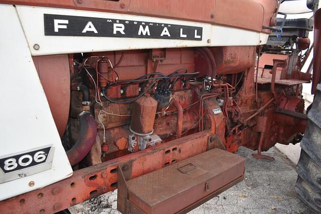 Image of International Harvester 806 equipment image 4