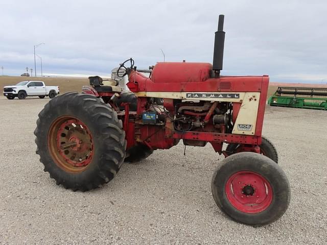 Image of Farmall 806 equipment image 4