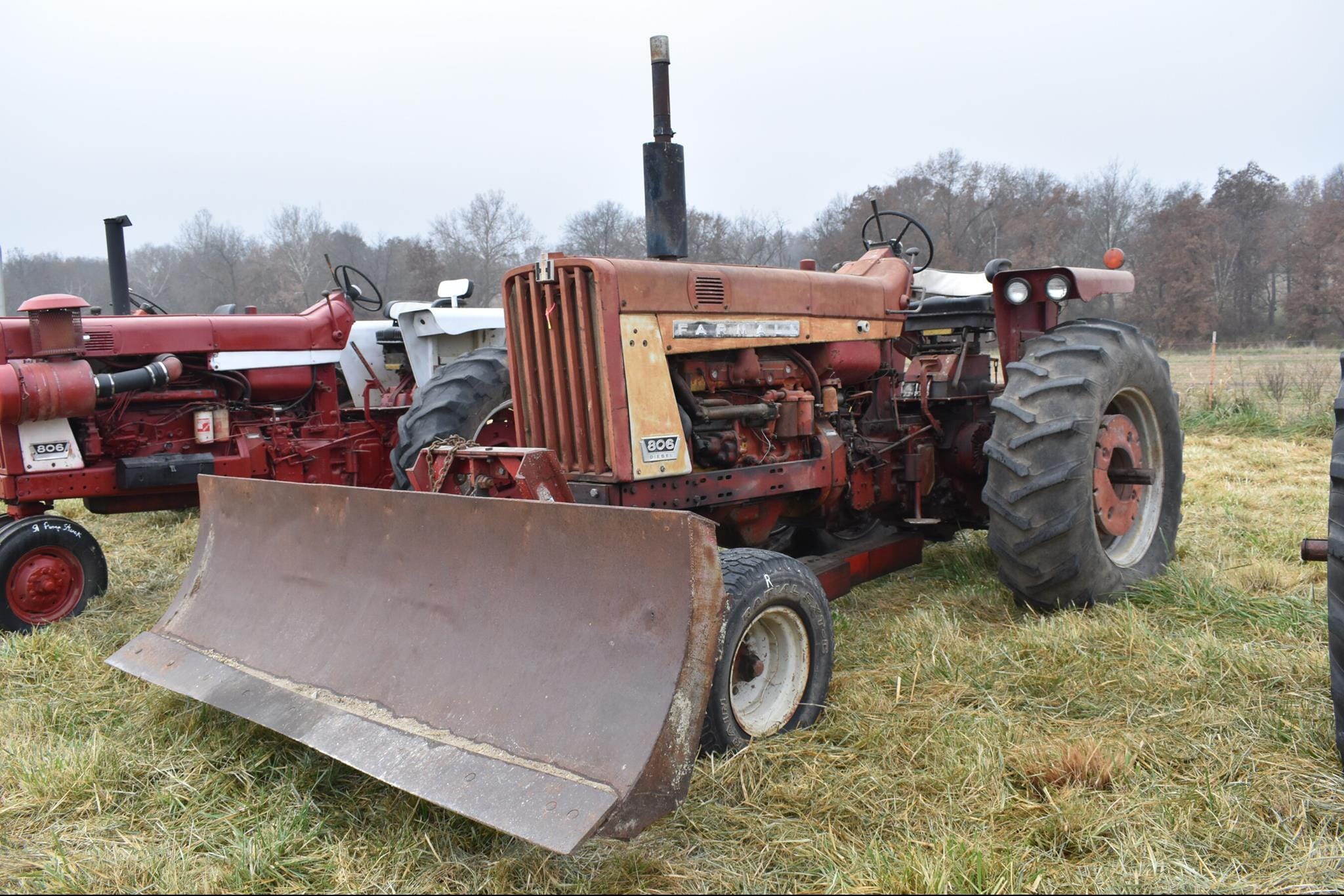 1965 International Harvester 806 Equipment Image0