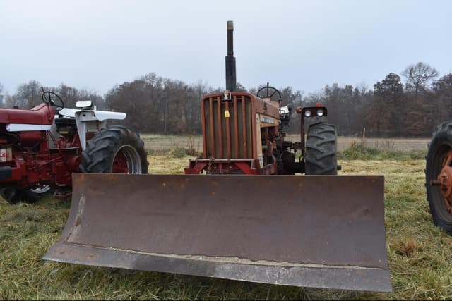 Image of International Harvester 806 equipment image 1