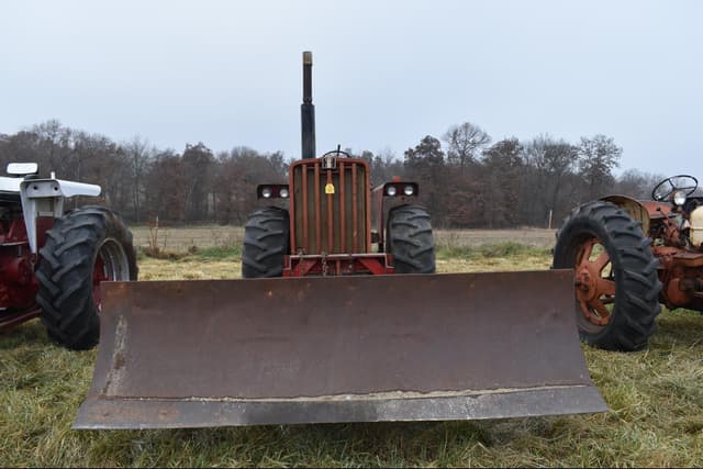 Image of International Harvester 806 equipment image 2