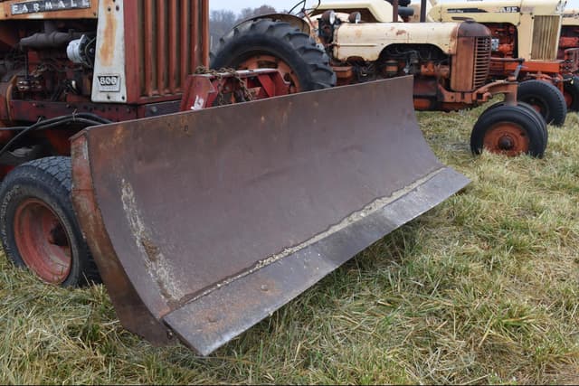 Image of International Harvester 806 equipment image 4