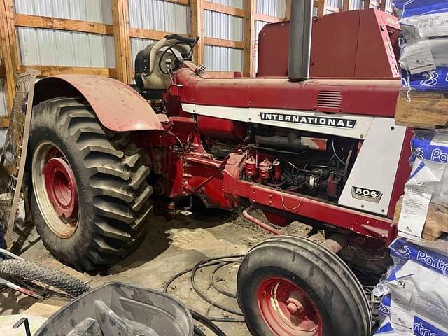 Image of International Harvester 806 equipment image 1