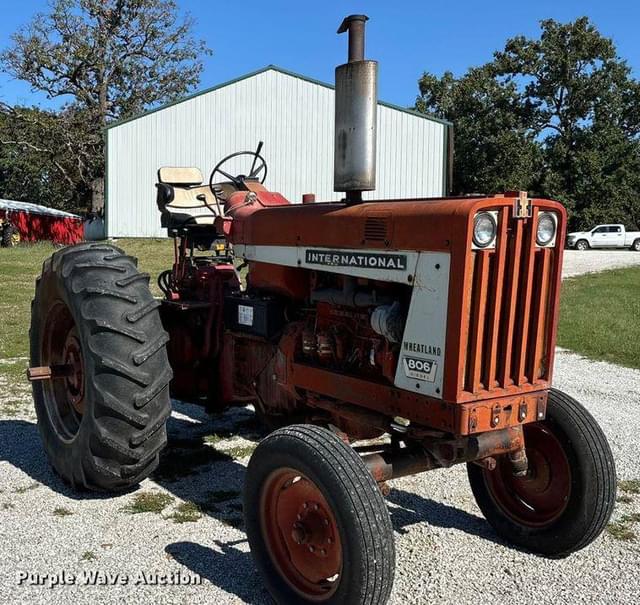 Image of International Harvester 806 equipment image 2