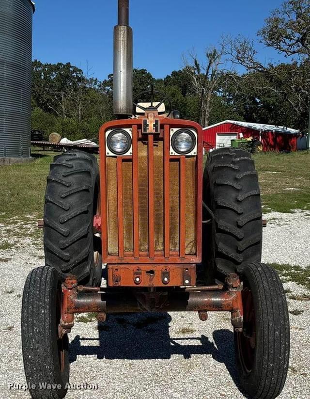 Image of International Harvester 806 equipment image 1