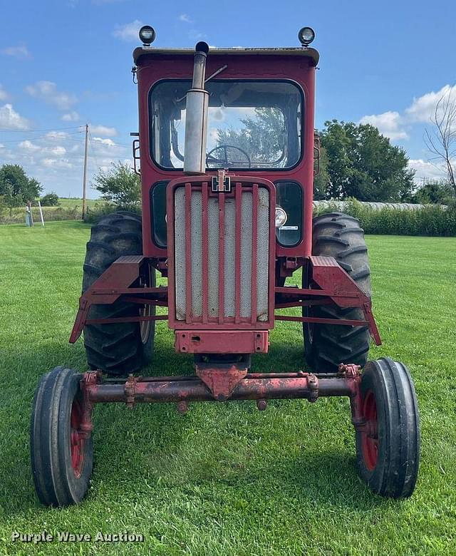 Image of International Harvester 806 equipment image 1