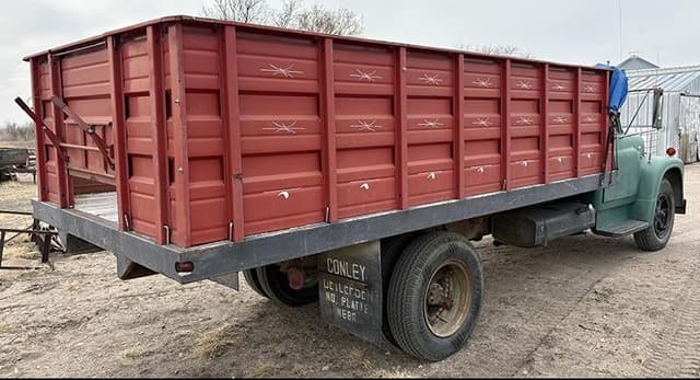 Image of International Loadstar 1600 equipment image 3