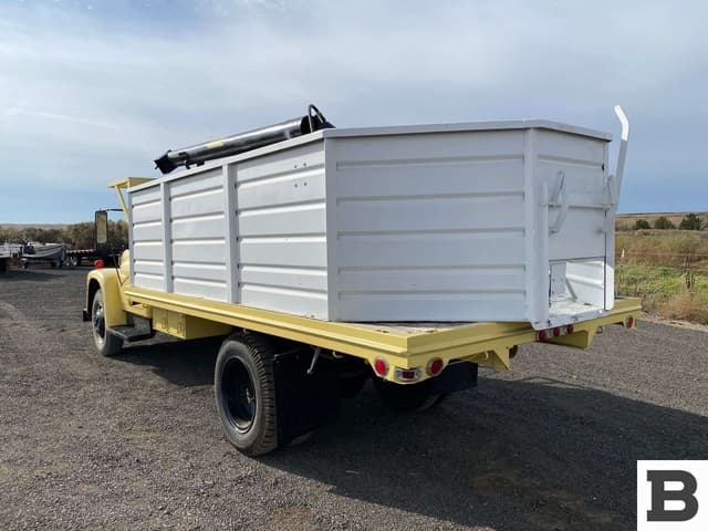 Image of International Loadstar 1600 equipment image 3