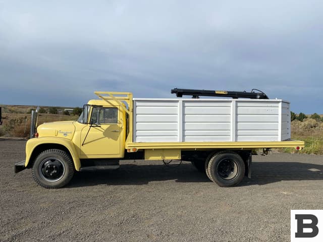 Image of International Loadstar 1600 equipment image 2