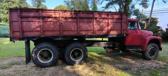 Image of International Loadstar 1800 equipment image 4