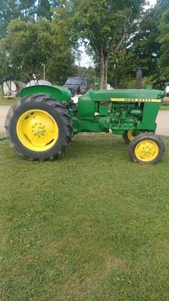 1965 John Deere 1010 Equipment Image0
