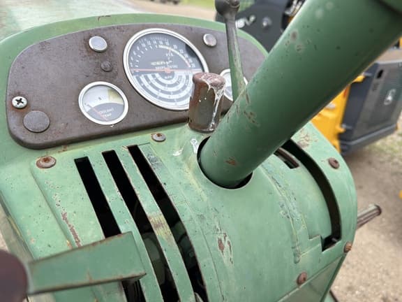 Image of John Deere 2010 equipment image 4