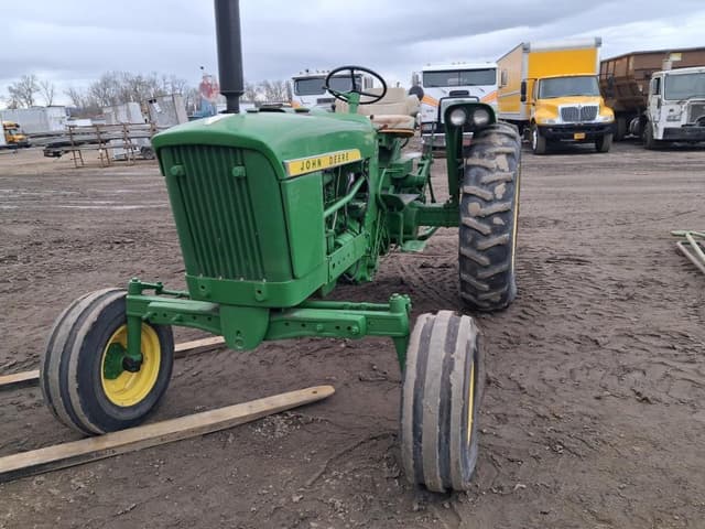 Image of John Deere 2010 equipment image 1