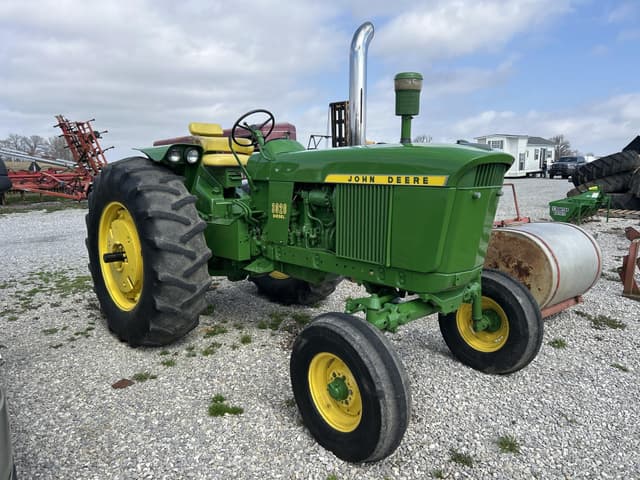Image of John Deere 3020 equipment image 1
