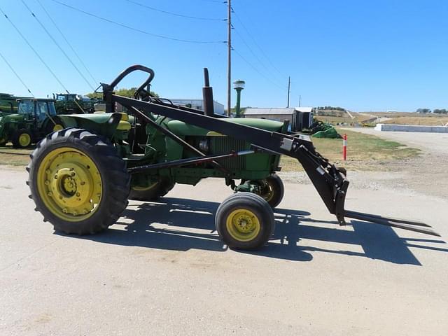 Image of John Deere 3020 equipment image 4