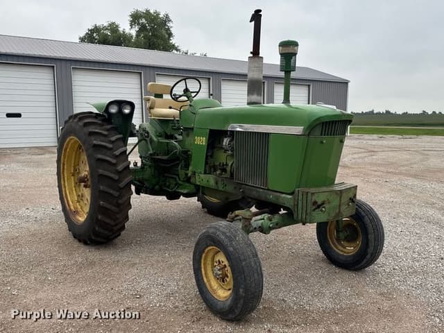 Image of John Deere 3020 equipment image 2