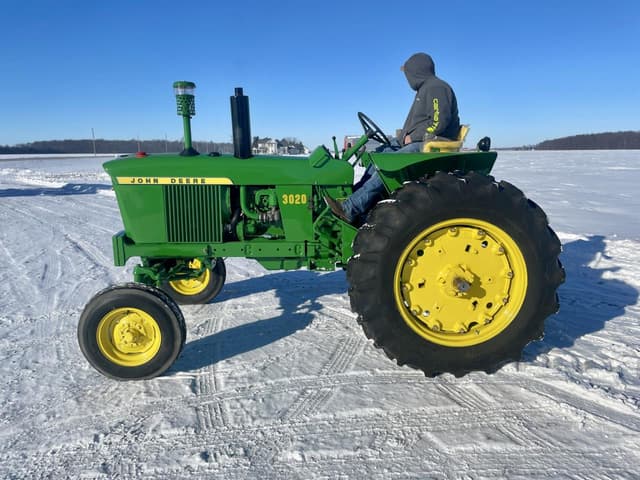 Image of John Deere 3020 equipment image 4