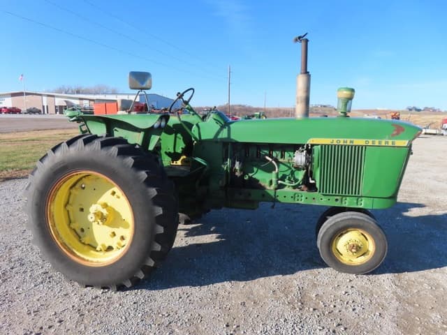Image of John Deere 4020 equipment image 4