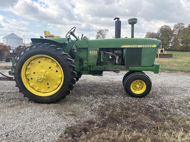 Image of John Deere 4020 equipment image 2