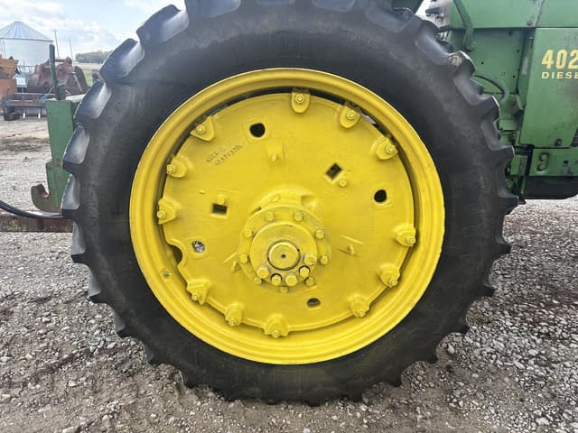 Image of John Deere 4020 equipment image 3