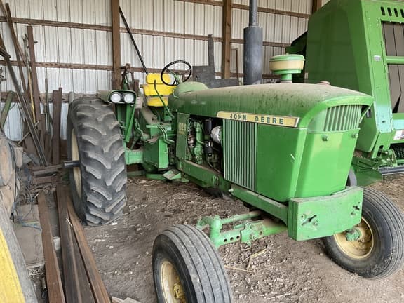 Image of John Deere 4020 equipment image 2