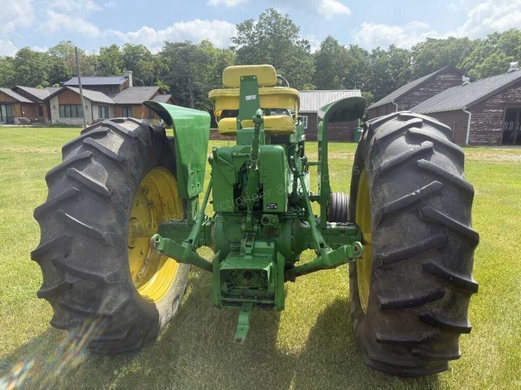 Image of John Deere 4020 Image 1