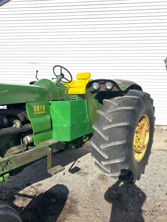 Image of John Deere 5010 equipment image 2