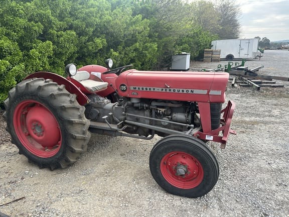 1965 Massey Ferguson 135 Equipment Image0