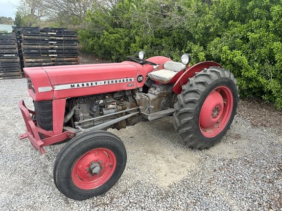 Image of Massey Ferguson 135 equipment image 2
