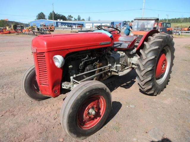 Image of Massey Ferguson TO-35 equipment image 3