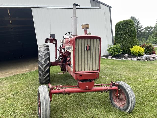 Image of Farmall 656 equipment image 1