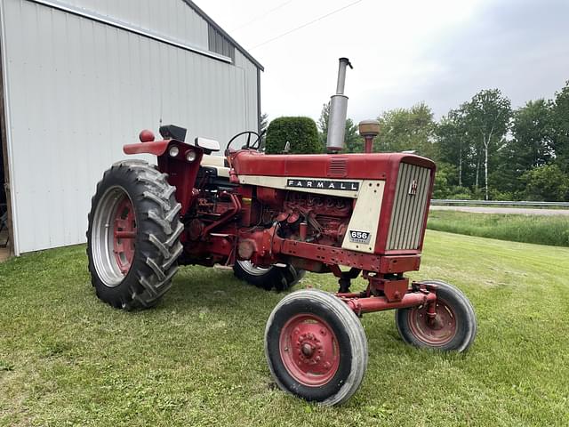 Image of Farmall 656 equipment image 2