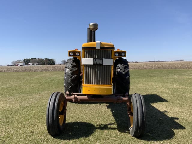 Image of Minneapolis-Moline M670 equipment image 3