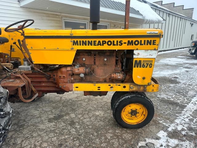 Image of Minneapolis-Moline M670 equipment image 2