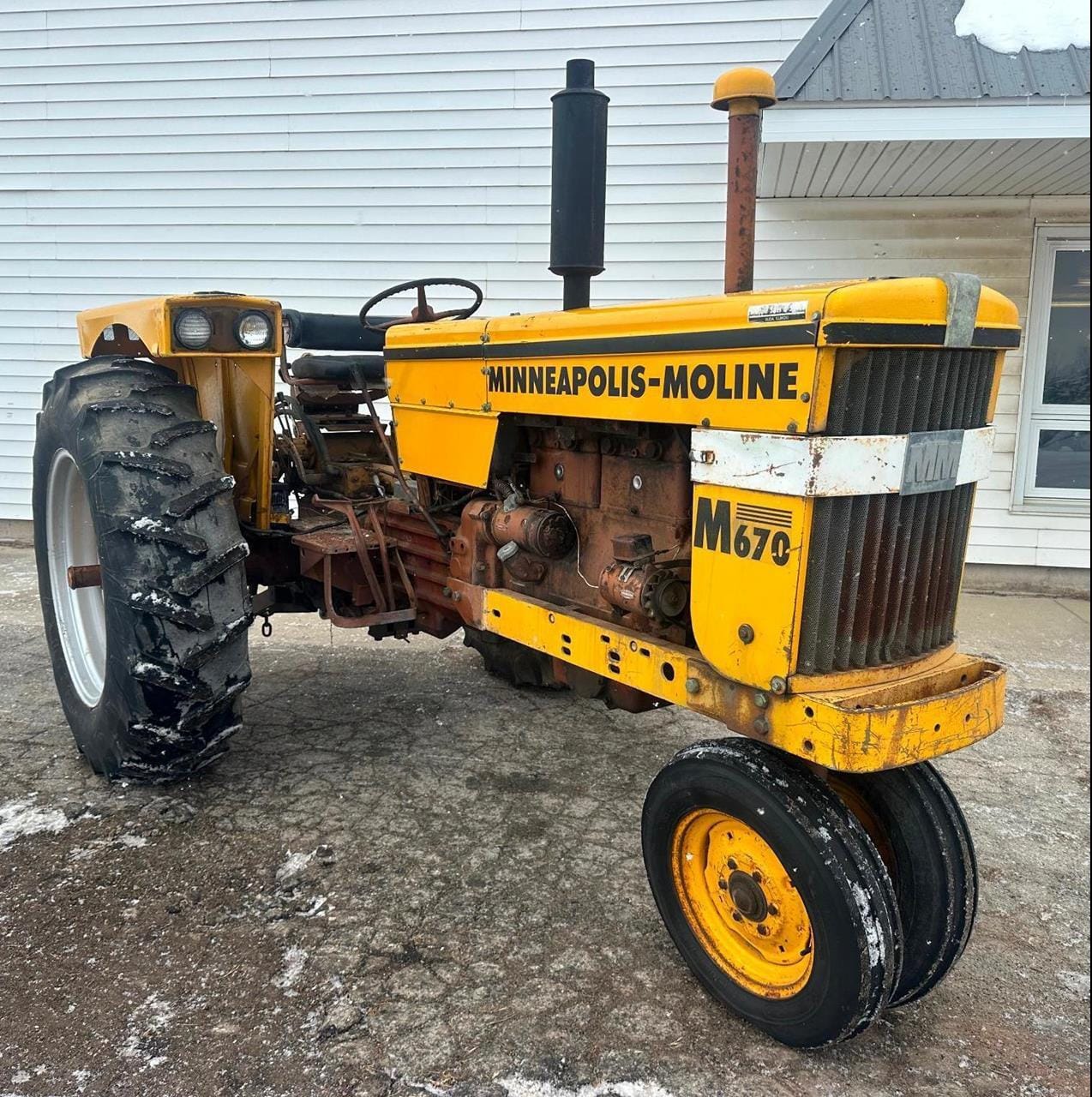 1965 Minneapolis-Moline M670 Equipment Image0