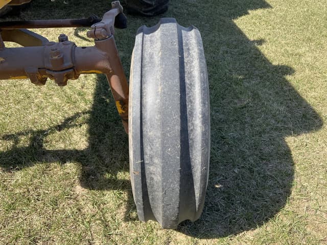 Image of Minneapolis-Moline M670 equipment image 4