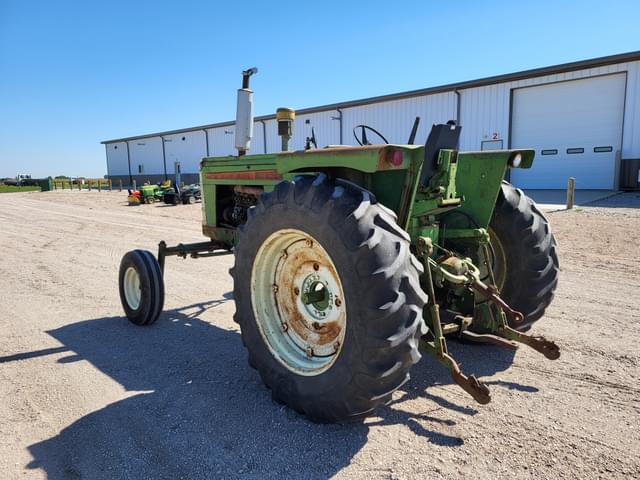 Image of Oliver 1650 equipment image 3