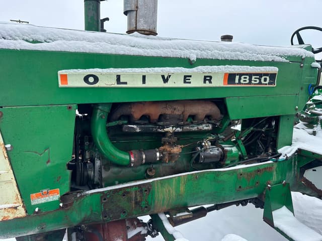 Image of Oliver 1850 equipment image 4