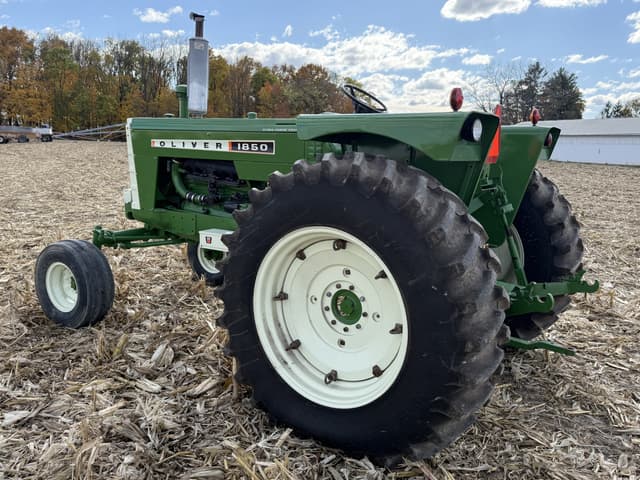 Image of Oliver 1850 equipment image 2