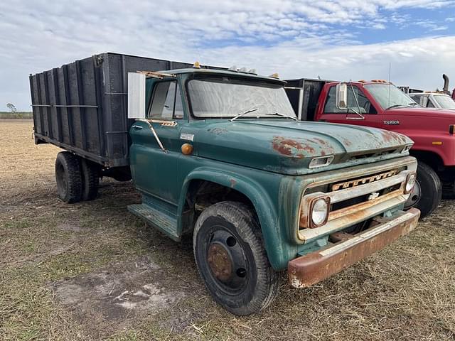 Image of Chevrolet C60 equipment image 1