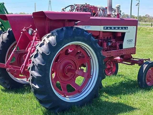 Image of International Harvester 504 equipment image 2