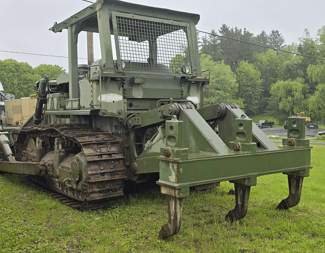 Image of Caterpillar D7 equipment image 3
