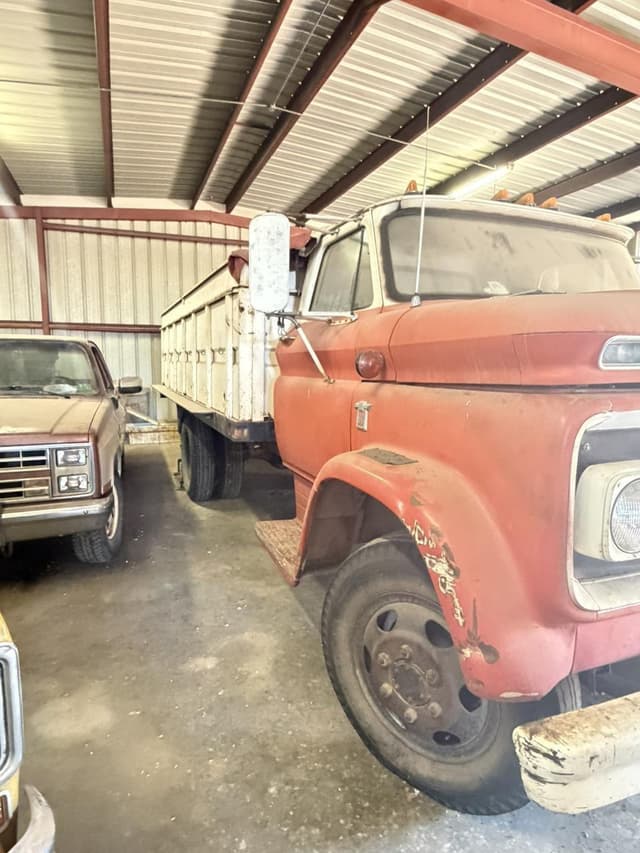 Image of Chevrolet C60 equipment image 2