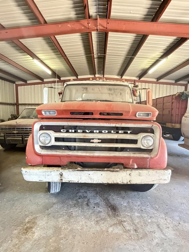 Image of Chevrolet C60 equipment image 1