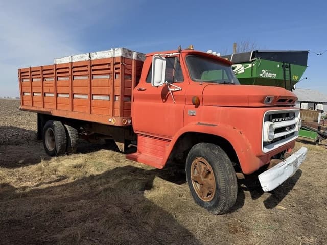 Image of Chevrolet C60 equipment image 1